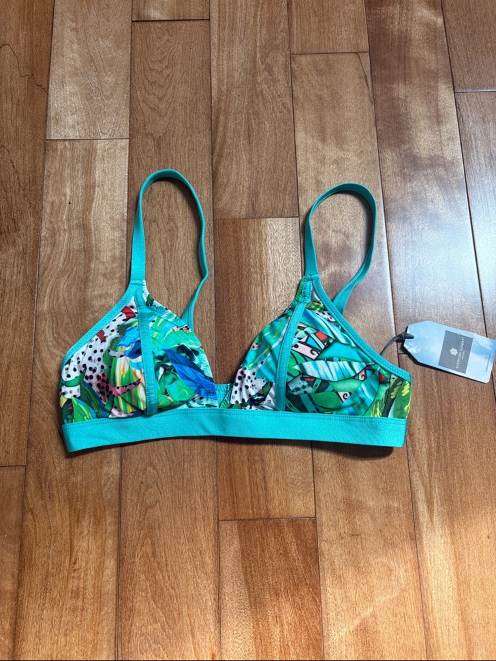 NWT Everyday Sunday Bikini Tops Size Medium